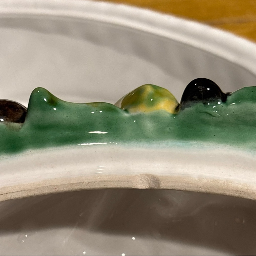 Vintage Bordallo Colorful Ceramic Fruit Basket w small defect (chip) rare find - Picture 4 of 16